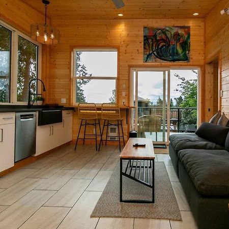 1-Bedroom Knotty Pine Cabin W Sauna & Jacuzzi Sooke Extérieur photo