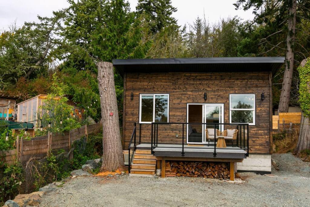 1-Bedroom Knotty Pine Cabin W Sauna & Jacuzzi Sooke Extérieur photo