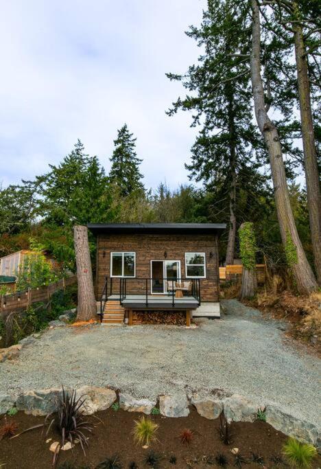 1-Bedroom Knotty Pine Cabin W Sauna & Jacuzzi Sooke Extérieur photo
