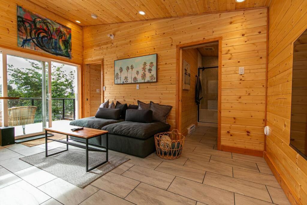 1-Bedroom Knotty Pine Cabin W Sauna & Jacuzzi Sooke Extérieur photo