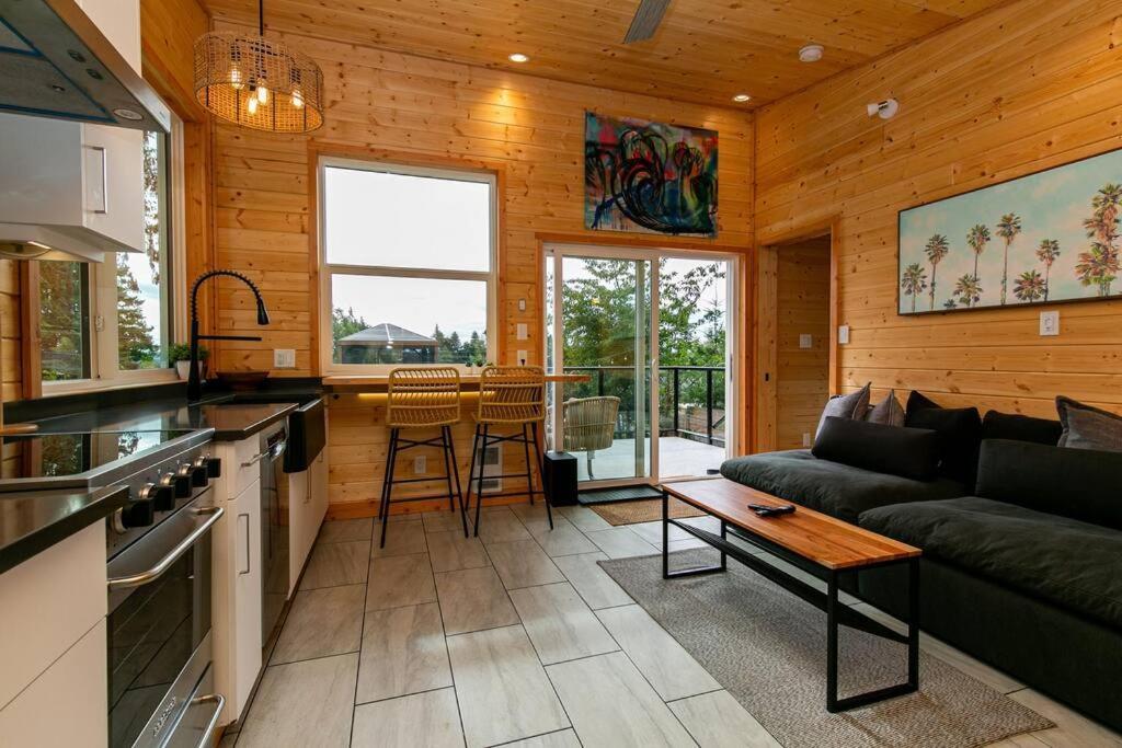 1-Bedroom Knotty Pine Cabin W Sauna & Jacuzzi Sooke Extérieur photo