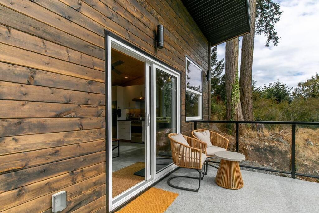 1-Bedroom Knotty Pine Cabin W Sauna & Jacuzzi Sooke Extérieur photo