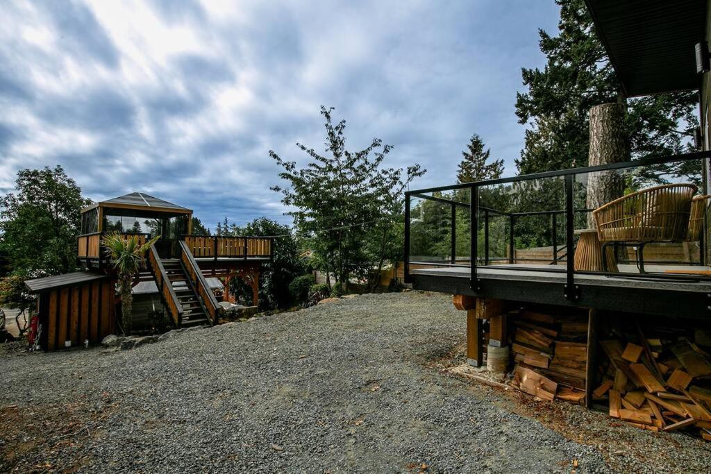 1-Bedroom Knotty Pine Cabin W Sauna & Jacuzzi Sooke Extérieur photo