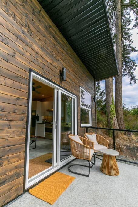 1-Bedroom Knotty Pine Cabin W Sauna & Jacuzzi Sooke Extérieur photo