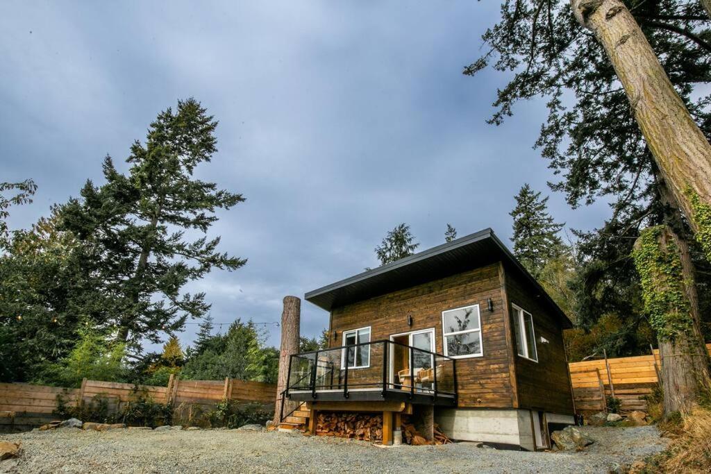 1-Bedroom Knotty Pine Cabin W Sauna & Jacuzzi Sooke Extérieur photo