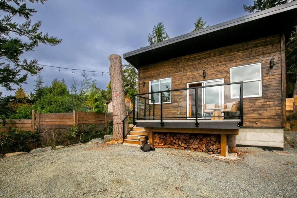 1-Bedroom Knotty Pine Cabin W Sauna & Jacuzzi Sooke Extérieur photo