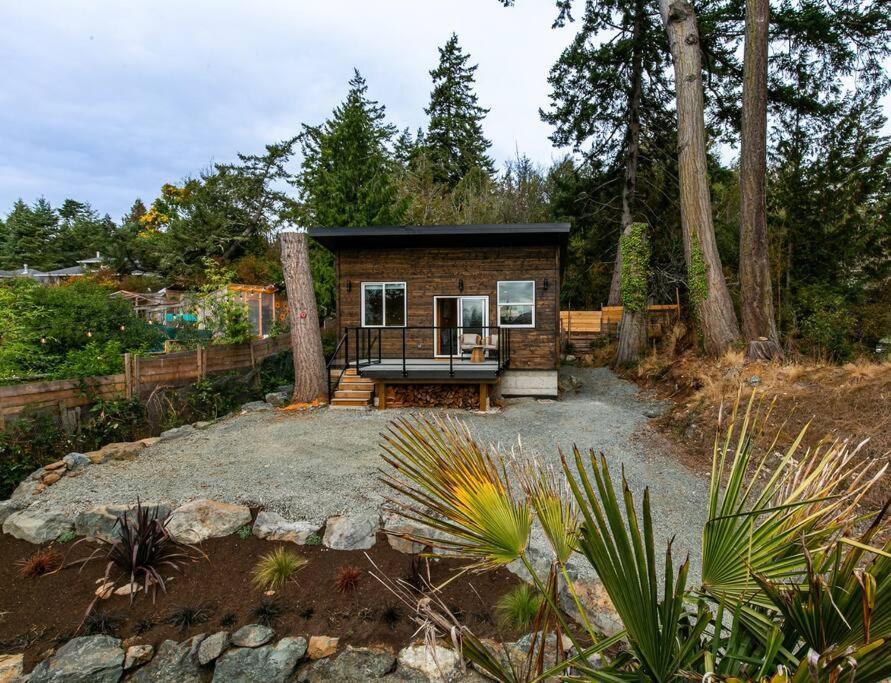 1-Bedroom Knotty Pine Cabin W Sauna & Jacuzzi Sooke Extérieur photo