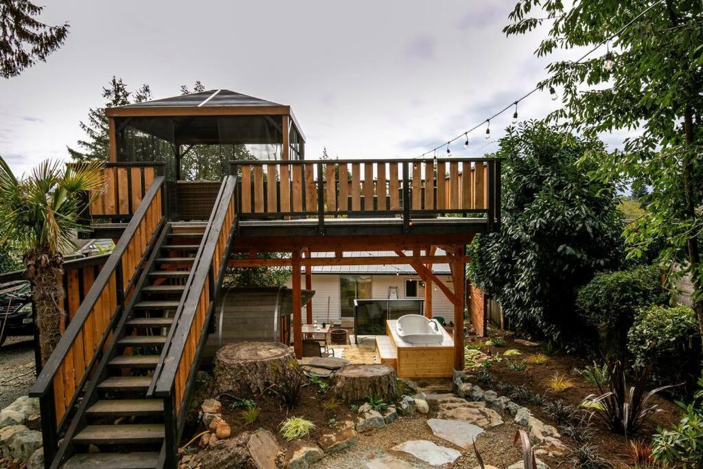1-Bedroom Knotty Pine Cabin W Sauna & Jacuzzi Sooke Extérieur photo