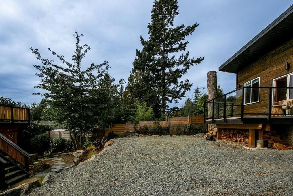 1-Bedroom Knotty Pine Cabin W Sauna & Jacuzzi Sooke Extérieur photo